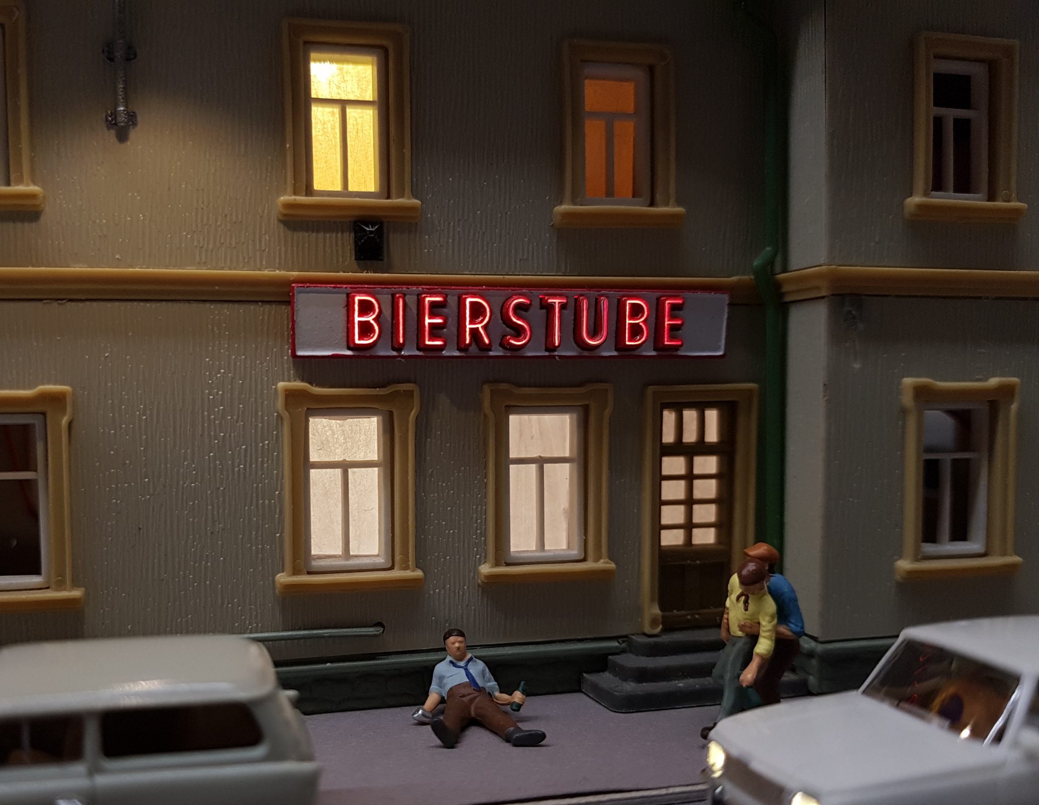 H0-Neon-Leuchtreklame-Bierstube-mit Wartburg H0-Neon-Leuchtreklame-Bierstube-mit Wartburg